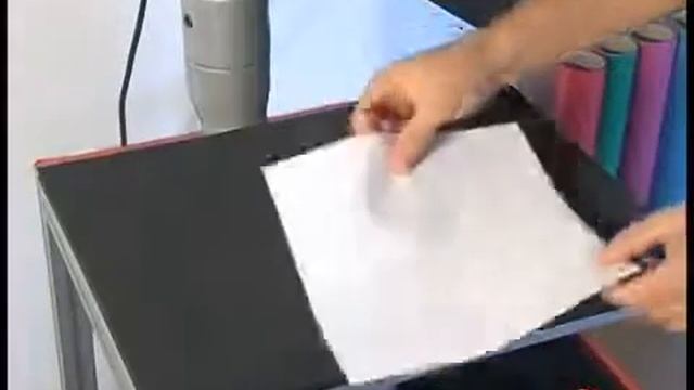 Нагрейте пленку Siser P.S.Film для лучшего удаления лишней пленки смотреть онлайн