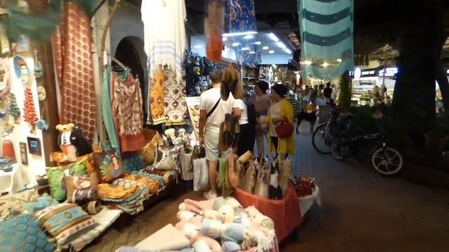 Dancing, eating and shopping in Fethiye's old town! I had no idea it was this cool! смотреть онлайн