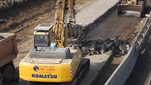 Komatsu PC340 LC load Tatra смотреть онлайн