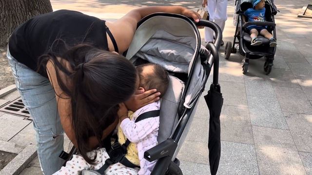 Цветы, шарики, горки, фонтан (Айым 1,6 года) #cute #cutebaby