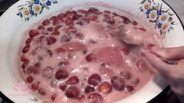 Варенье из клубники с целыми ягодами смотреть онлайн