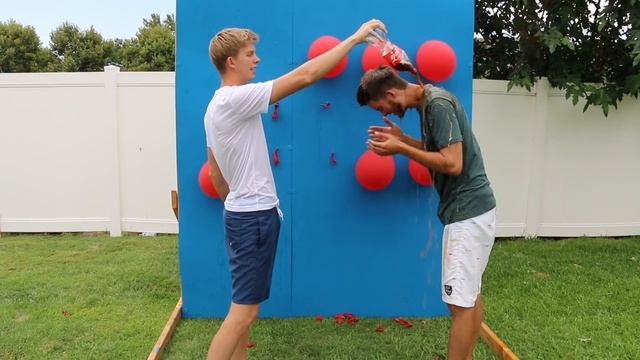 DONT Pop the Wrong Mystery BALLOON!! (EXTREME CARNIVAL GAME) смотреть онлайн