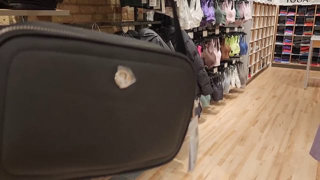 ЕДЕМ В ГОРОД КУПИТЬ ПОДАРОЧЕК смотреть онлайн