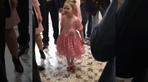 Маленькая девочка рассказывает стих лучше всех приколы