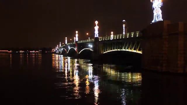 Новогоднее освещение Троицкого моста. смотреть онлайн