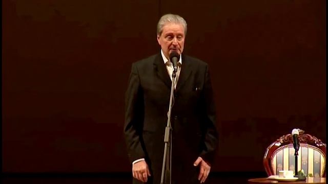 Булат Окуджава. Приезжая семья фотографируется у памятника Пушкину смотреть онлайн