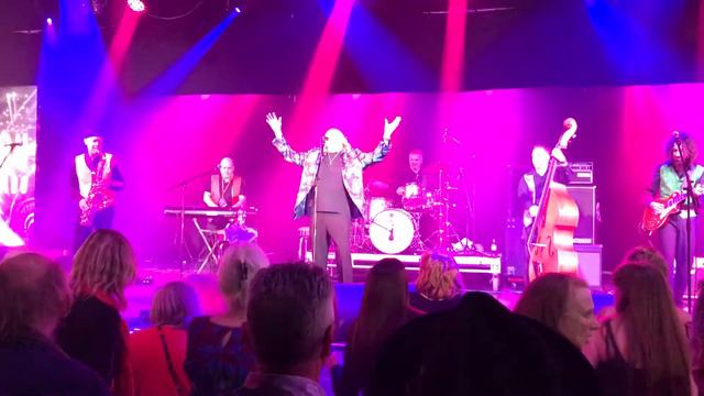 Mike Vernon and the mighty combo смотреть онлайн