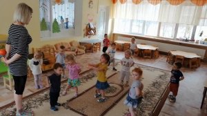 Танец с детьми "Погремушки хороши" вторая группа раннего возраста