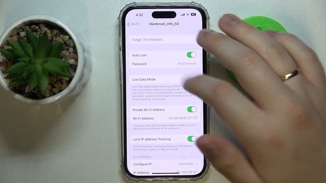 How to Share WiFi Password on iPhone 14 Series Device - Plus / Pro / Pro Max смотреть онлайн