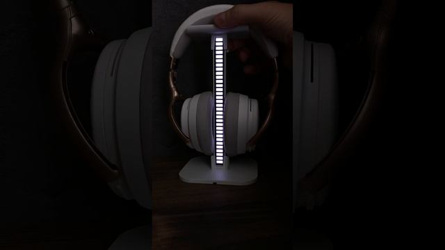 Подставка для нашуников и гарнитур с RGB эквалайзером смотреть онлайн