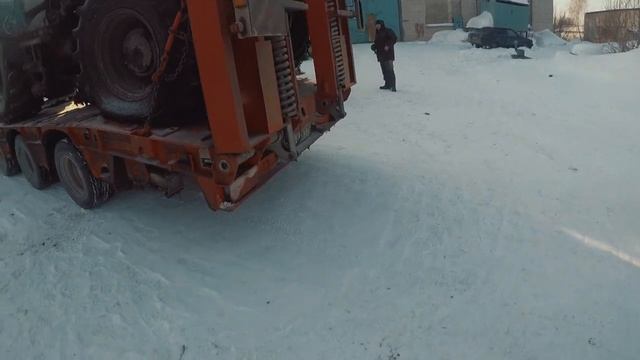загрузка и разгрузка краном тракторов т150 смотреть онлайн