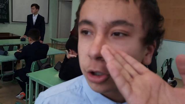 Пожилой мужчина пристаёт к школьнику!!!(если увидите этого человека обратитесь в полицию) смотреть онлайн