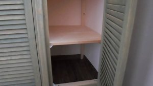 ШКАФ С ЖАЛЮЗИЙНЫМИ ДВЕРЦАМИ