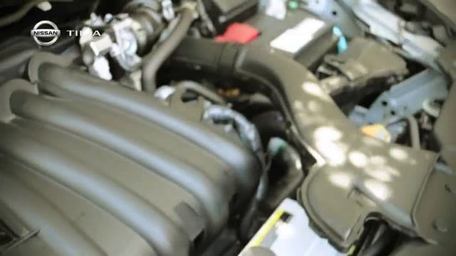 Conoce Nissan Tiida Sport y Sedán смотреть онлайн