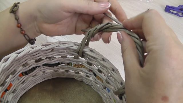 Простые декоративные ручки для плетеной корзины. Плетение из газетных трубочек смотреть онлайн