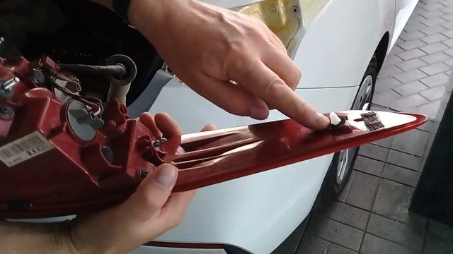 Снятие заднего фонаря Hyundai Solaris 2017 года смотреть онлайн