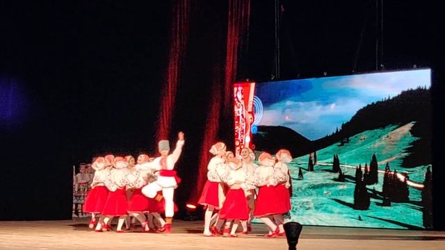 Народный ансамбль танца Политехник (танец Бессарабские выкрутасы). Folk Dance Ensemble Polytechnic смотреть онлайн