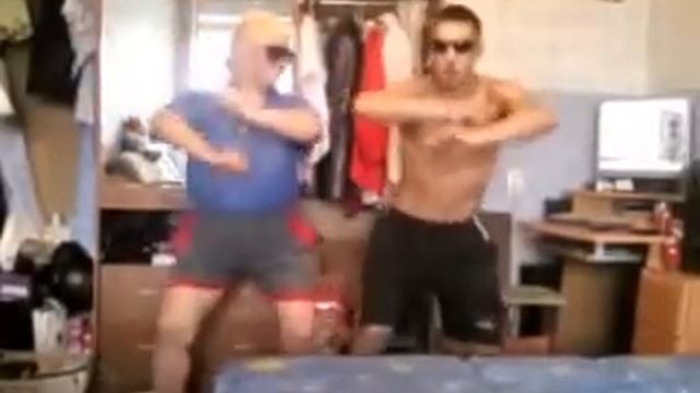 Сын с мамой отдыхают после огорода смотреть онлайн