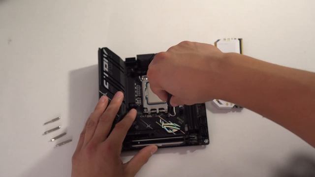 RTX 4090 + SSUPD Meshlicious ITX PC Build! смотреть онлайн