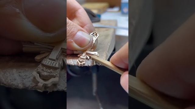 Золотой крест «ЛУЧИ»