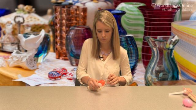 Crafting with Cara - Easter Egg Maracas смотреть онлайн