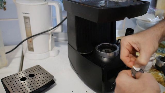 Кофеварка De'Longhi EC 145 .. EC 155 что делать если слабая пенка .. крема.. и кофе горчит. смотреть онлайн