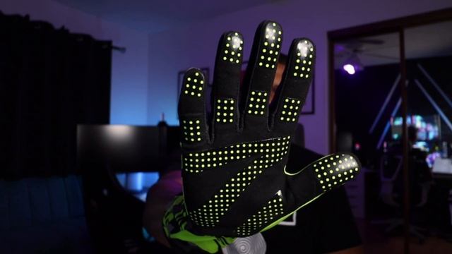 Why Sim Racers Wear Gloves смотреть онлайн