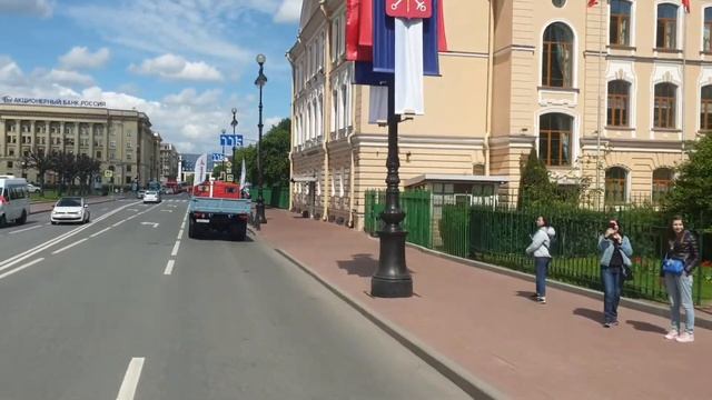 Ретро-пробег и прогулка по Невскому проспекту на Газ-66 смотреть онлайн