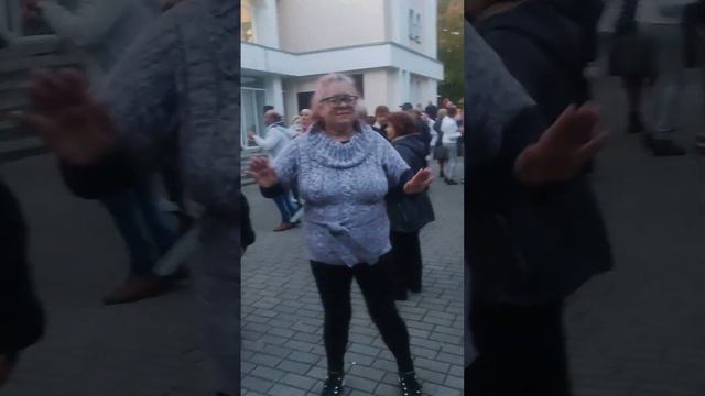 Сладкая ягода.....08.10.22 Гомель парк Луначарского 🥰 смотреть онлайн