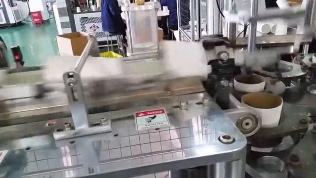Машина для производства двухслойных стаканов видео №1, DEBAO 118DT, JINGMODA смотреть онлайн