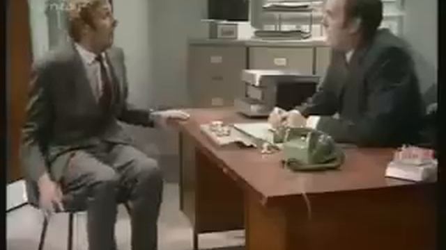 Monty Python Silly job interview смотреть онлайн