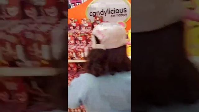 candy shop candylicious Dubai mall смотреть онлайн