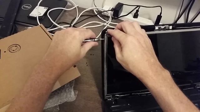 Replacing a cracked/broken LCD screen on a Laptop Toshiba c655d смотреть онлайн