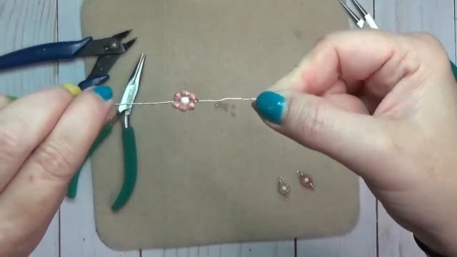 Bead & Wire Flower Tutorial | DIY Beaded Flowers смотреть онлайн