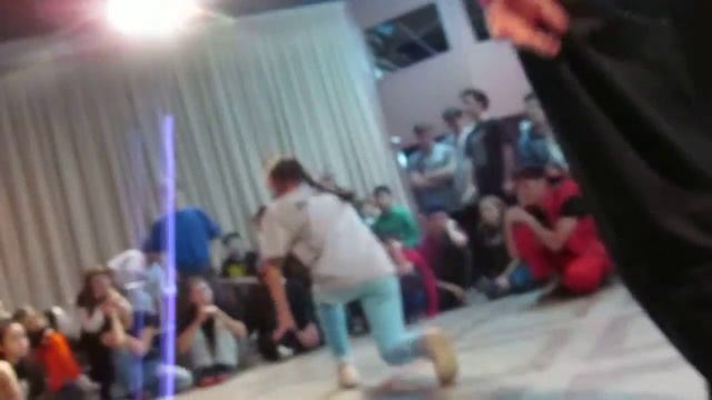 Никита Шишкин vs ИзиЛи (Popping) смотреть онлайн