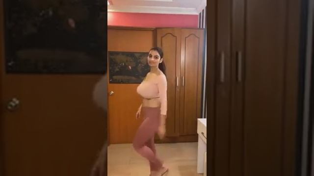 Anveshi Jain Gossiping with Fans on App Live смотреть онлайн