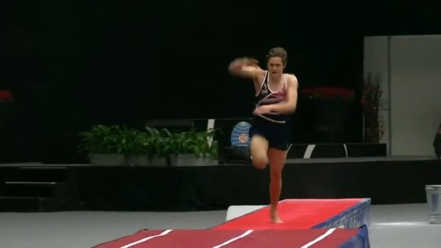 Акробаты! Смотрите, что они вытворяют! | Красивое Выступление Акробатов на акробатической дорожке! смотреть онлайн