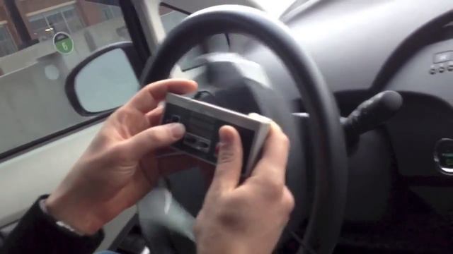 Управление автомобилем с помощью NES смотреть онлайн