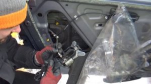 Заклинило ручку двери Nissan Note что делать