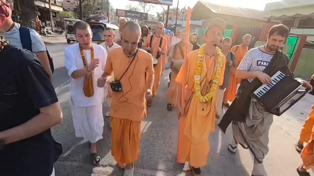 Харинама с Б.Р. Амбариши Махараджем смотреть онлайн