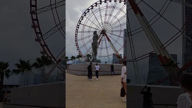 «Али и Нино» — скульптура в городе Батуми (Грузия) смотреть онлайн