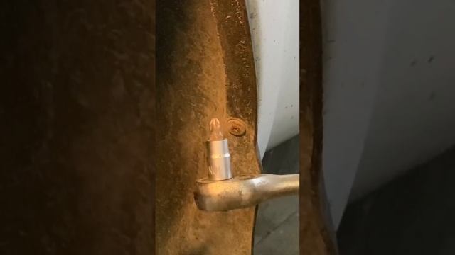 Как открутить заржавевший саморез смотреть онлайн