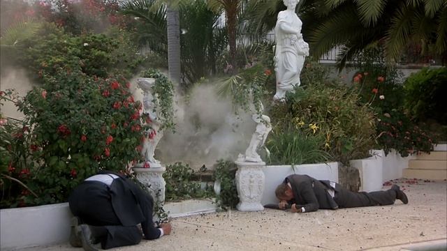 Beverly Hills Cop - Maitland Mansion Shootout Scene (1080p) смотреть онлайн