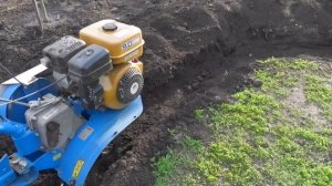 Мотоблок-копатель траншей.