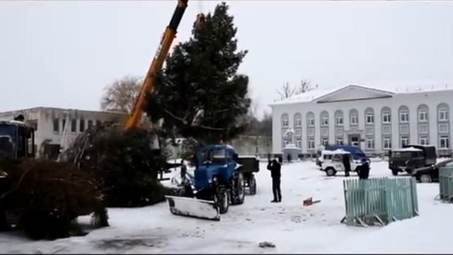 Убрали новогоднюю елку с площади в Козловщине смотреть онлайн