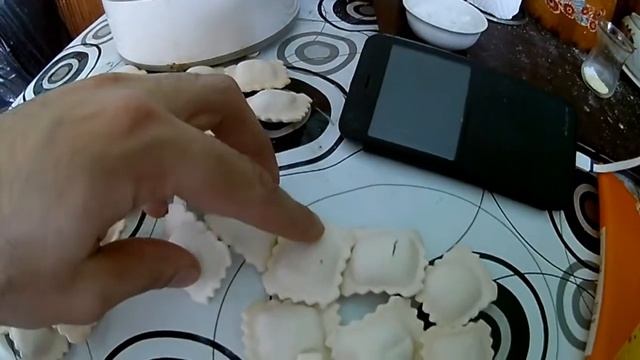 Сколько пельменей в пачке. Мясные подушечки смотреть онлайн