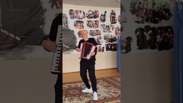 Весёлая полька Розамунда / Аккордеонист Николай смотреть онлайн