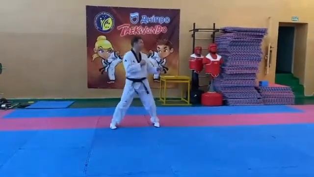 Основные защиты руками в спортивном тхэквондо ВТФ смотреть онлайн