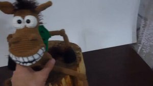 Конь Юлий.  Видео обзор вязанной игрушки.