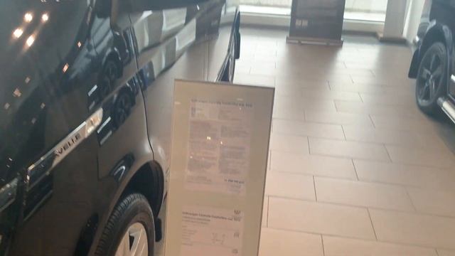 Зашел в автосалон Volkswagen! Сколько же стоит Фольксваген в марте 2022 году! смотреть онлайн